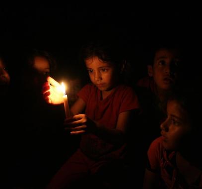 وزير الطاقة الإسرائيلي يبرر للشارع الإسرائيلي إعادة إمداد غزة بالكهرباء