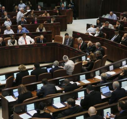 المصادقة على قانون اقتطاع مخصصات الشهداء والأسرى