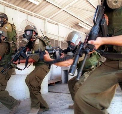 هيئة الأسرى: جنود الاحتلال ينكلون بأسرى وقاصرين خلال اعتقالهم