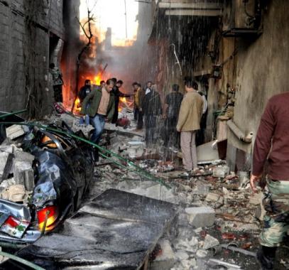 النظام السوري يقصف مخيم اليرموك بالمدفعية الثقيلة.jpg