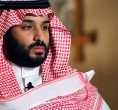 بالفيديو : شاهدوا ماذا فعل ولي ولي العهد السعودي مع مواطنين حاولوا تقبيل يده