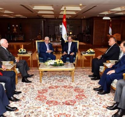 مصادر عبرية تكشف: السيسي أبلغ الرئيس عباس بمعارضته إدخال الأموال القطرية لغزة  
