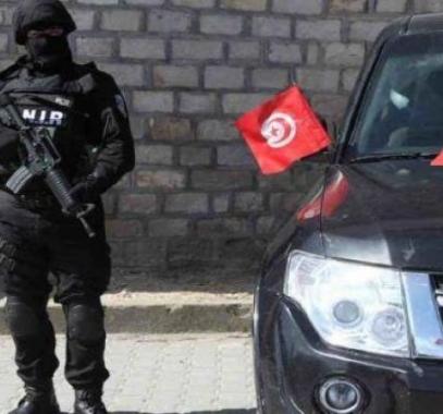 القبض على شخص طعن شرطيين قرب البرلمان التونسي.jpg