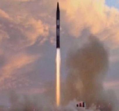 إيران تكشف عن صاروخ كروز جديد يصل 