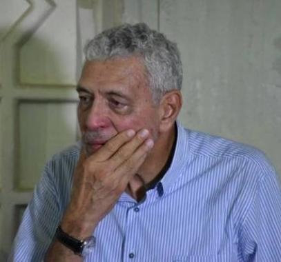 شاهدوا : والد عمرو سمير ينهار بين يدي نجم شهير