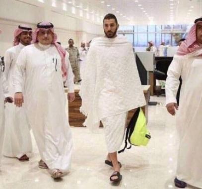 ما صحة سفر بنزيما لأداء الحج؟!