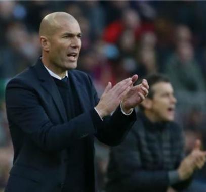 زيدان ينتقد حكم الكلاسيكو ويرفض البطاقة الحمراء