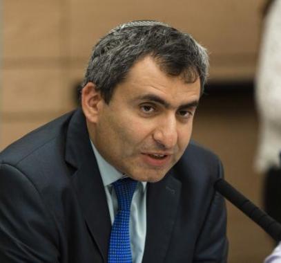وزير إسرائيلي يتهم السلطة بإشعال 