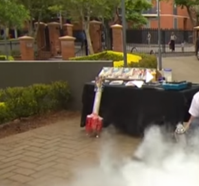 بالفيديو :صاروخ يدوي كان سيقتل مذيعة على الهواء!