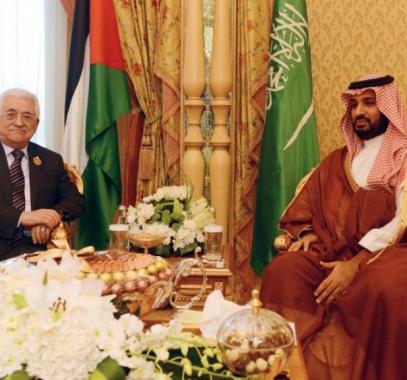 صحيفة تكشف أسباب استدعاء بن سلمان للرئيس عباس إلى السعودية