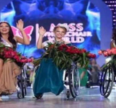 بالصور : تعرفوا على أول ملكة جمال للعالم على كرسي متحرك!