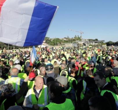 مصرع متظاهرة وإصابة عشرات آخرين خلال احتجاج في فرنسا