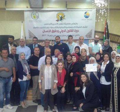 حفل تكريم لأسرى اجتازوا دورة في القانون الدولي وحقوق الإنسان.jpg