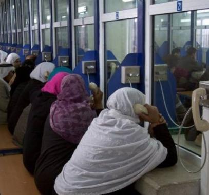 الصليب: الغاء زيارة أهالي المعتقلين لأبنائهم بالسجون اليوم 