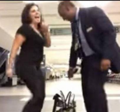 بالفيديو : احتجزت في المطار فأقامت حفلاً راقصاً