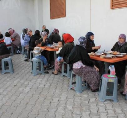 قرية تركية يُفطر سكانها على مائدة إفطار واحدة منذ 15 عام