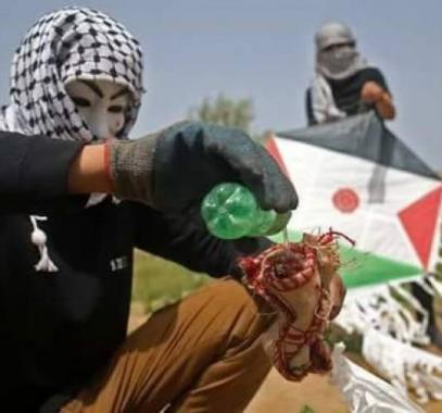 لأول مرة.. الاحتلال يُحاكم شابين من غزة بتهمة إطلاق الطائرات الورقية
