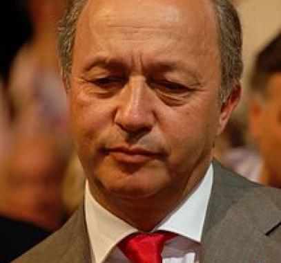 220px-Laurent_Fabius_-_Royal_&_Zapatero's_meeting_in_Toulouse_for_the_2007_French_presidential_election_0538_2007-04-19