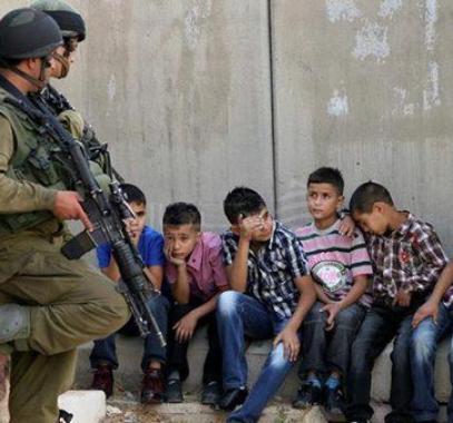 الاحتلال يحكم على فتى بالسجن 5 سنوات وغرامة 200 شيكل