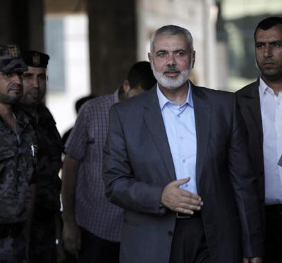هآرتس: مصر تضغط على حماس لتسليم غزة للسلطة