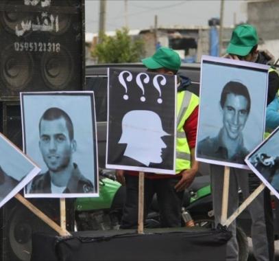 صحيفة عبرية تكشف تفاصيل جديدة بشأن صفقة تبادل الأسرى بين حركة حماس و
