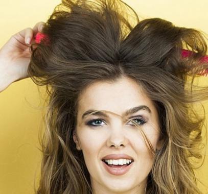 woman-using-two-hair-brushes-980x498