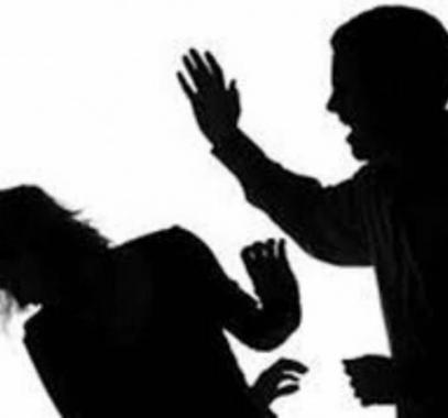 من هي المذيعة اللبنانيّة التي ضربها زوجها وطردها؟
