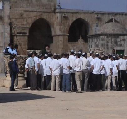 مستوطنون يجددون اقتحامهم للمسجد الأقصى