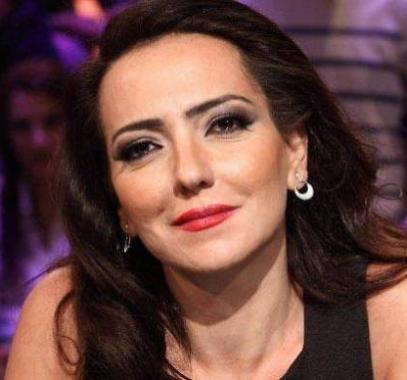 أمل عرفة بصورة معبرة مع ابنتها!