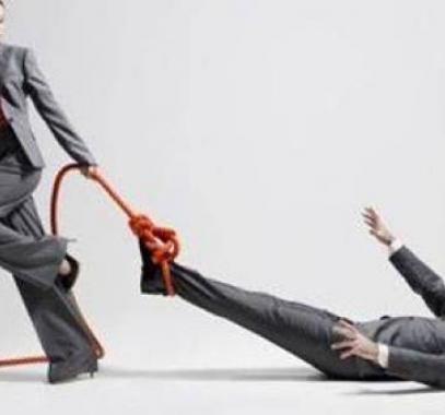 شخصية زوجكِ ضعيفة.. هكذا تتعاملين معها!
