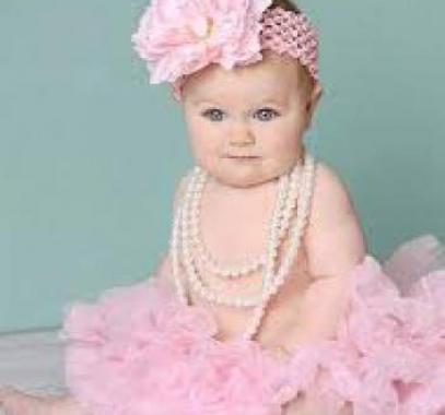 أنجبت طفلة من دون أن تدري بحملها