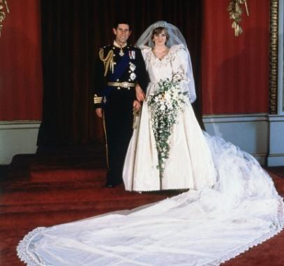 04-Prince-of-Wales-and-Diana-Wedding-Picture-431x500