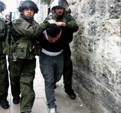 قوات الاحتلال تعتقل شابين من مخيم عايدة شمال بيت لحم
