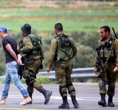 قوات الاحتلال تعتقل أسيراً محرراً بعد استدعائه لمقابلة مخابراتها