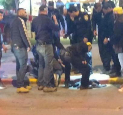 بالصور: إصابة 3 مستوطنين بعملية طعن جنائية في بئر السبع