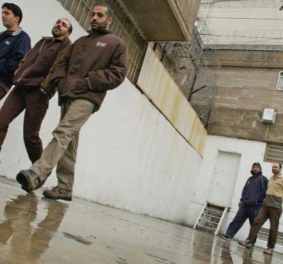 خمسة أسرى يدخلون أعوامًا جديدة في سجون الاحتلال