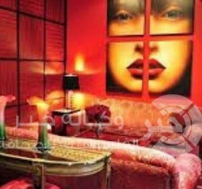 تطلي منزلها بالأحمر لتنتقم من جيرانها في لندن
