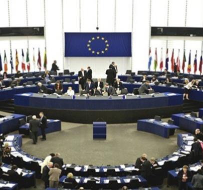 نواب البرلمان الأوروبي يشاركون في وقفة دعمًا لفلسطين.jpg