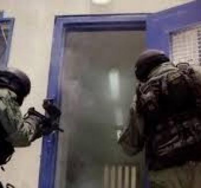 وحدات قمع تقتحم قسم 9 في النقب وتعتدي على الأسرى