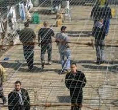 شهادات قاسية لأسرى في عوفر تعرضوا للضرب والتنكيل