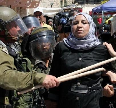 أسيرة - جنود الاحتلال