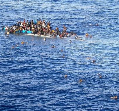 مصرع 25 شخصاً جراء غرق قارب مهاجرين قبالة السواحل الليبية