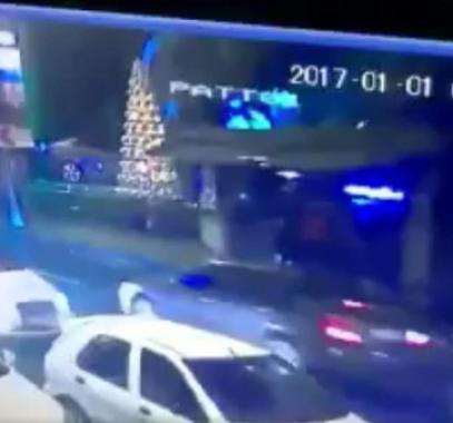 شاهد لحظة هروب المهاجم من الملهى الليلي في اسطنبول