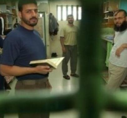 5 أسرى من القدامى يدخلون أعواما جديدة خلال الشهر الجاري