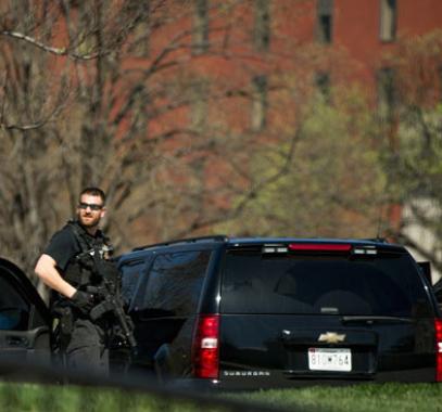 320162822244551إطلاق-نار-داخل-مبنى-الكونجرس--(9)