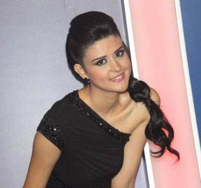 شاهد: سلمى رشيد تعلن خطوبتها على شاب مجهول!!