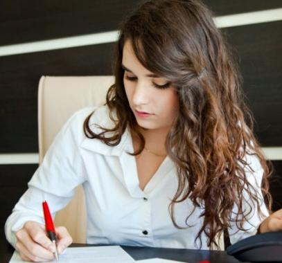 woman-office-worker-396ee7f2ebd1835f-980x498