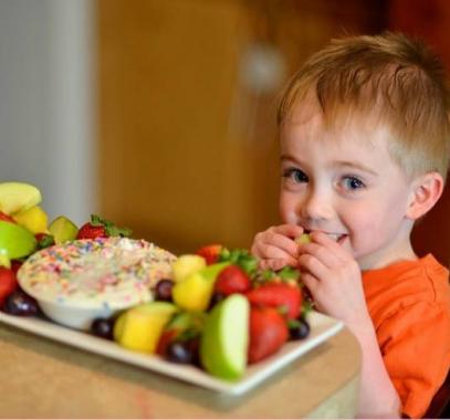 children-eat-fruit-a-jpg-51760355120992883.jpg