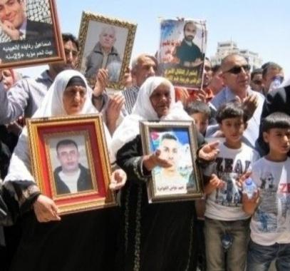 وقفة تضامنية بجنين مع الأسرى المضربين عن الطعام