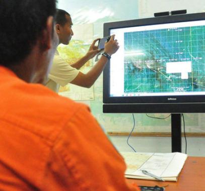 اختفاء طائرة للشرطة الإندونيسية على متنها 15 شخصا